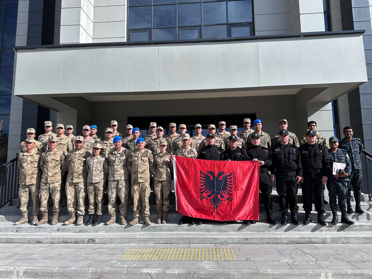 Fotoalbum i kursit të shoqërimit në Republikën e Turqisë