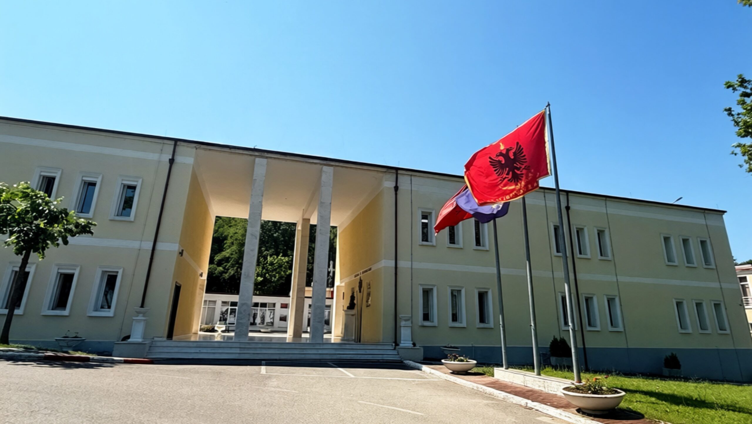 Gëzuar 98 vjetorin e krijimit të Gardës së Republikës!